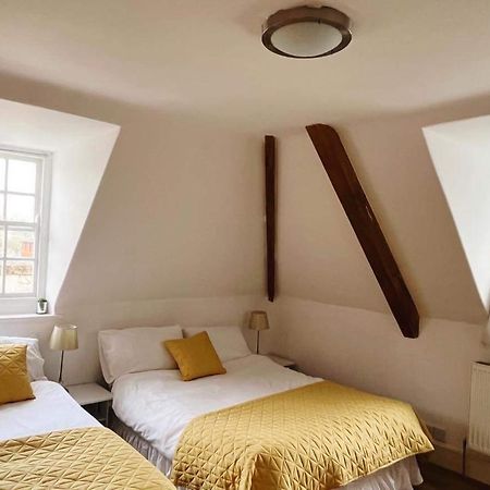 4 Bed Loft Apartment Overlooking Historic Town Trowbridge Exterior photo